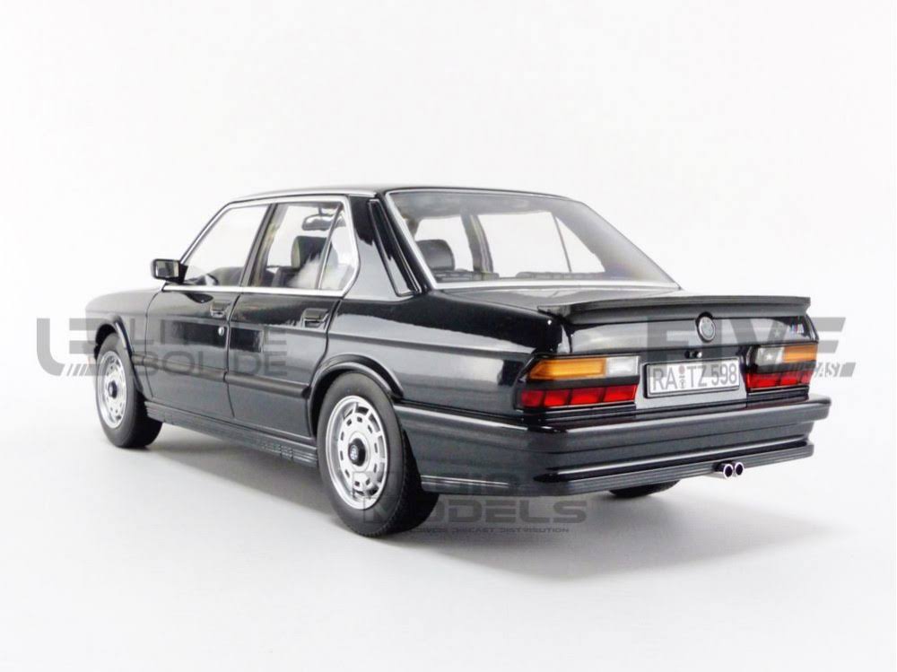 Black Metallic 1/18 Diecast Model Car R4598