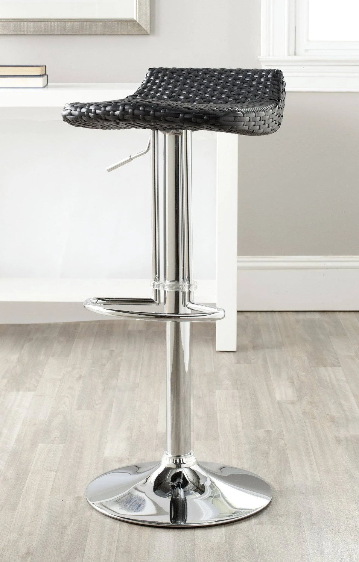 Black Swivel Bar Stool O153057