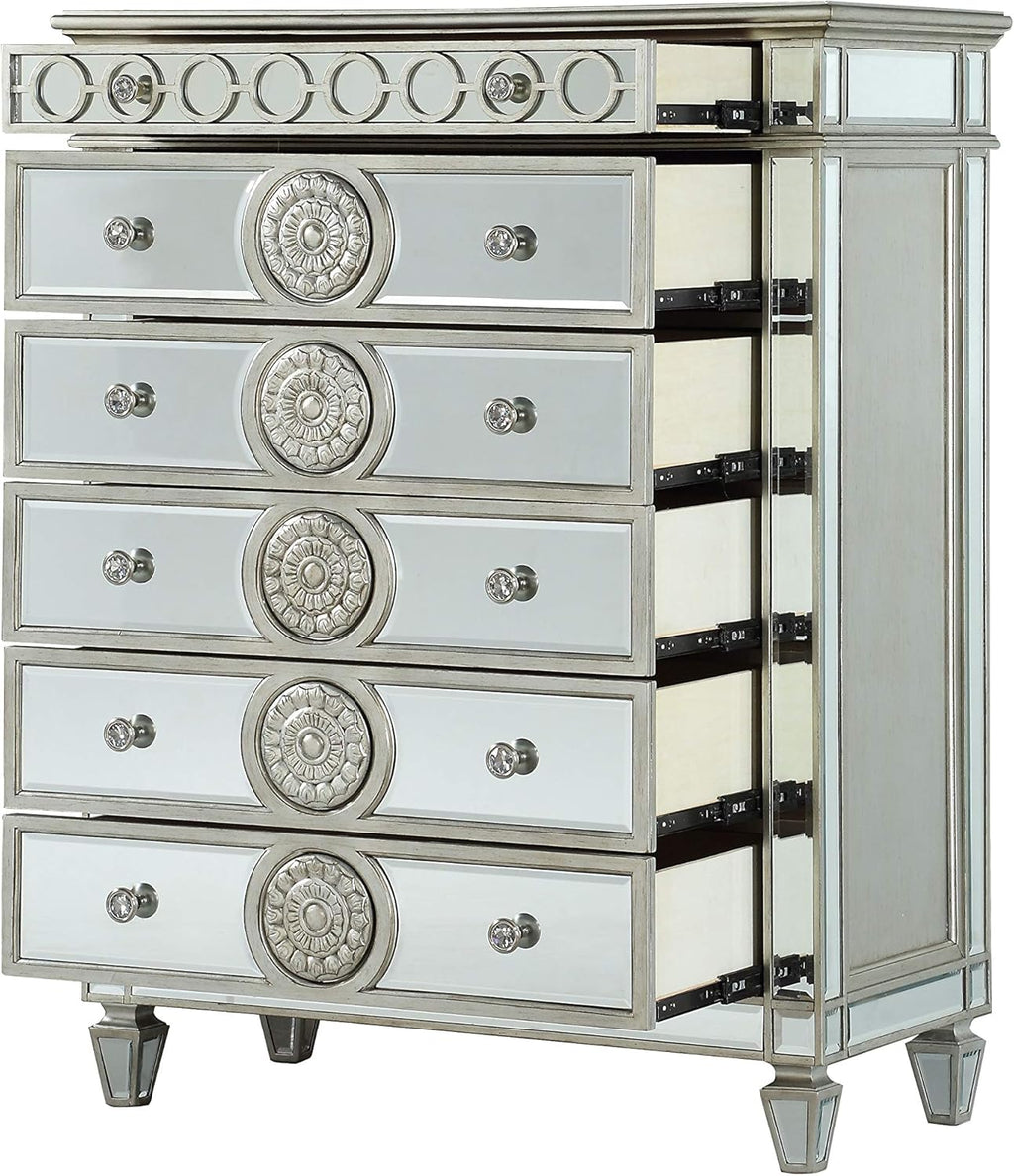 Mirrored Chest E605883