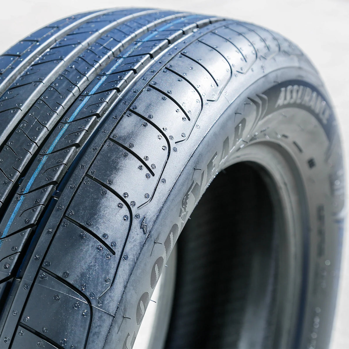 All Season Tire 215/60R17 96H S498929