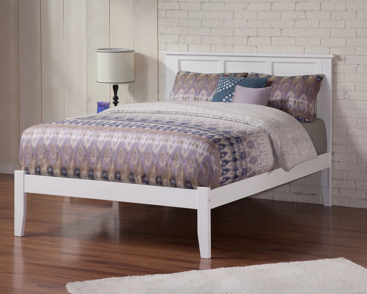 Queen Solid Wood Platform Bed with Panel Headboard in White Q39374